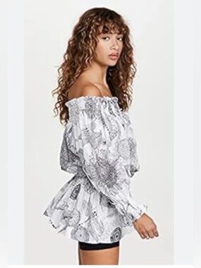 NORMA KAMALI Off-Shoulder White Floral Peasant Top Trending. XXS